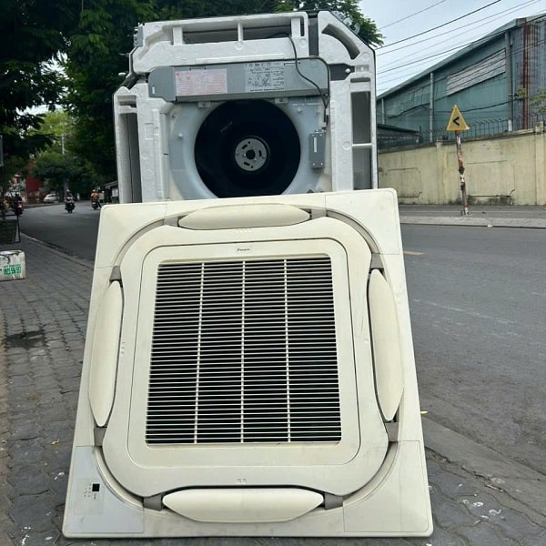 thu-mua-may-lanh-am-tran-daikin-2hp-cu-tai-ho-chi-minh2